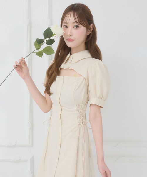 MAJESTIC LEGON(マジェスティックレゴン)の「デコルテオープンミニシャツワンピ(シャツワンピース・レディース・ブラック/ベージュ/グレー・MEDIUM)」の1枚目の写真