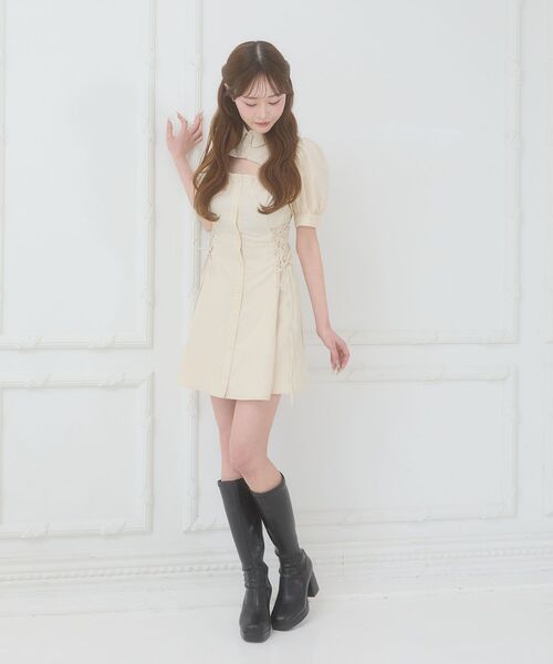 MAJESTIC LEGON(マジェスティックレゴン)の「デコルテオープンミニシャツワンピ(シャツワンピース・レディース・ブラック/ベージュ/グレー・MEDIUM)」の5枚目の写真