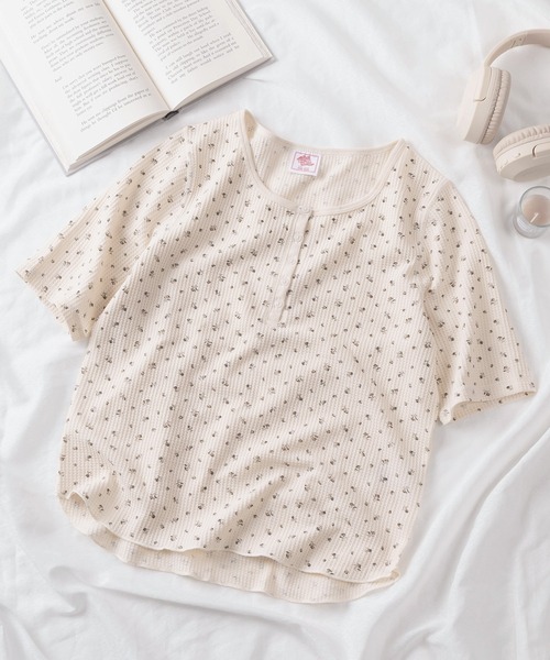 JEMORGAN（ジェーイーモーガン）の「【87】【JEMORGAN/ジェーイーモーガン】花柄 ワッフルヘンリーネックTシャツ/レディース/26SUMMER NEW（Tシャツ/カットソー・レディース・ブルー/パープル/ネイビー/ブラック/ピンク・FREE）」の2枚目の写真