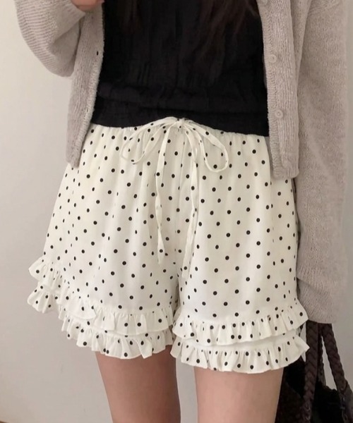 Teem Store(チームストア)の「ドット柄フリルショートパンツ(その他パンツ・レディース・ブラック/ホワイト・M/S)」の4枚目の写真