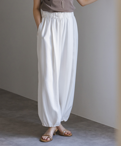 Noble（ノーブル）の「エアリーギャザーバレルパンツ（その他パンツ・レディース・ホワイト/ブラック・FREE）」の2枚目の写真