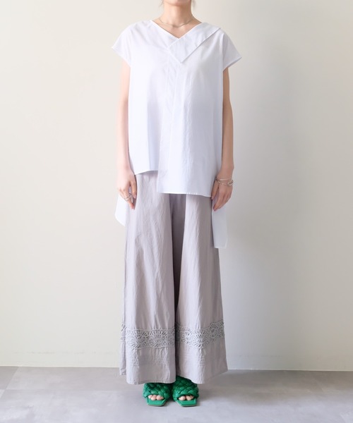DOLLUPOOPS(ドールアップウップス)の「Asymmetric Sleeveless Blouse(アシンメトリーノースリーブブラウス)(シャツ/ブラウス・レディース・ブラウン/オフホワイト/ブルー/ブラック・FREE)」の11枚目の写真