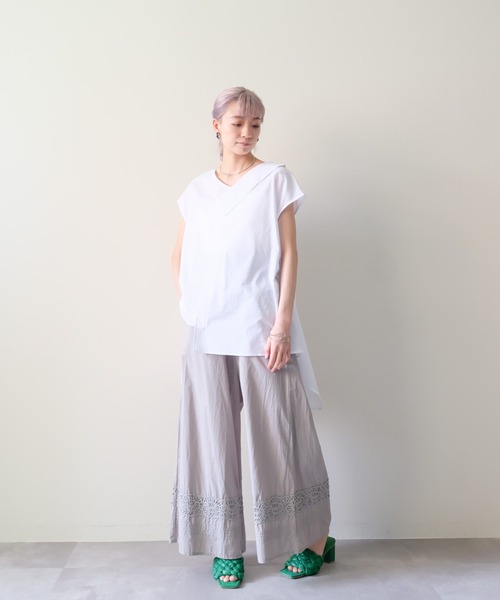 DOLLUPOOPS(ドールアップウップス)の「Asymmetric Sleeveless Blouse(アシンメトリーノースリーブブラウス)(シャツ/ブラウス・レディース・ブラウン/オフホワイト/ブルー/ブラック・FREE)」の13枚目の写真