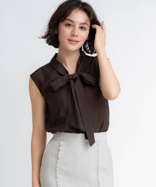 NOELA（ノエラ）の「２ＷＡＹリボンシアーノースリブラウス（シャツ/ブラウス・レディース・オフホワイト/ブラウン/グリーン/ベージュ・フリー）」の13枚目の写真