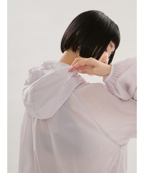 emmi(エミ)の「【ONLINE限定カラーあり】ギャザーディテールナイロンブルゾン【セットアップ対応】(ブルゾン・レディース・ブラック/イエロー/ラベンダー/ライトグレー・F)」の22枚目の写真