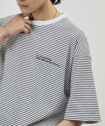 Firsthand（ファーストハンド）の「MA Firsthand/マ ファーストハンド MA ベーシック ロゴ 刺繍 ショートスリーブ Tシャツ ピンボーダー（Tシャツ/カットソー）」
