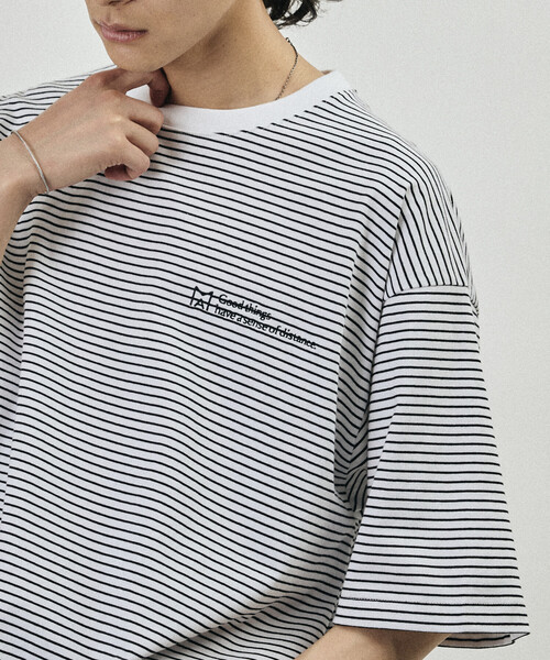 Firsthand(ファーストハンド)の「MA Firsthand/マ ファーストハンド MA ベーシック ロゴ 刺繍 ショートスリーブ Tシャツ ピンボーダー(Tシャツ/カットソー・メンズ・ホワイト/ネイビー/ブラック・LARGE/MEDIUM/SMALL)」の1枚目の写真