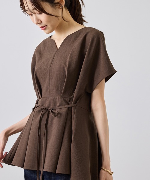 ROPE' PICNIC(ロペピクニック)の「【ベストヒット】ハート ネック ペプラムブラウス 接触冷感(シャツ/ブラウス・レディース・ネイビー/ベージュ/サックスブルー/ラベンダー/ダークブラウン・FREE)」の1枚目の写真