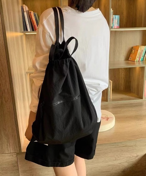 Miniministore(ミニミニストア)の「リュックサック ドローストリングリュック(バックパック/リュック・レディース・ブラック/グレイッシュベージュ・FREE)」の3枚目の写真