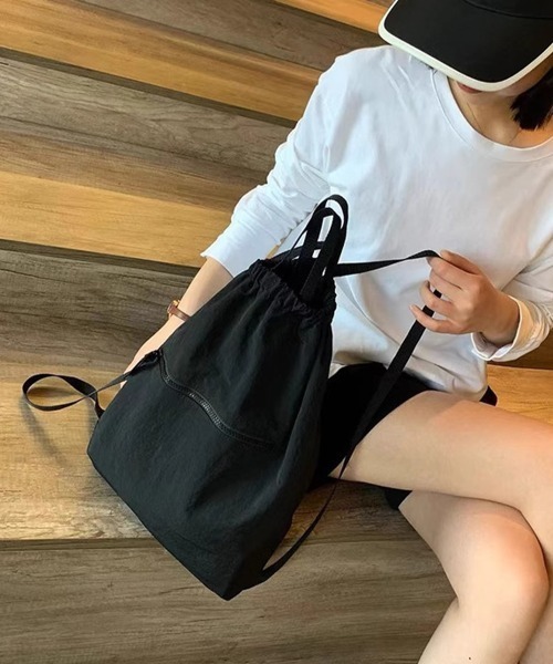 Miniministore(ミニミニストア)の「リュックサック ドローストリングリュック(バックパック/リュック・レディース・ブラック/グレイッシュベージュ・FREE)」の4枚目の写真