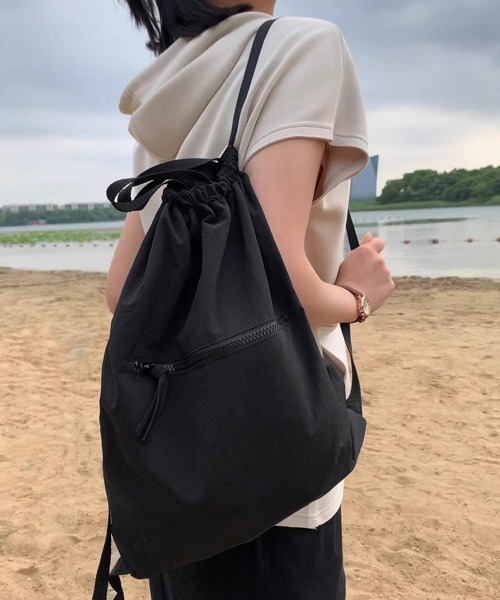 Miniministore(ミニミニストア)の「リュックサック ドローストリングリュック(バックパック/リュック・レディース・ブラック/グレイッシュベージュ・FREE)」の12枚目の写真