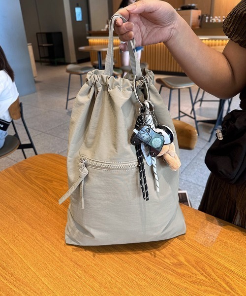 Miniministore(ミニミニストア)の「リュックサック ドローストリングリュック(バックパック/リュック・レディース・ブラック/グレイッシュベージュ・FREE)」の15枚目の写真