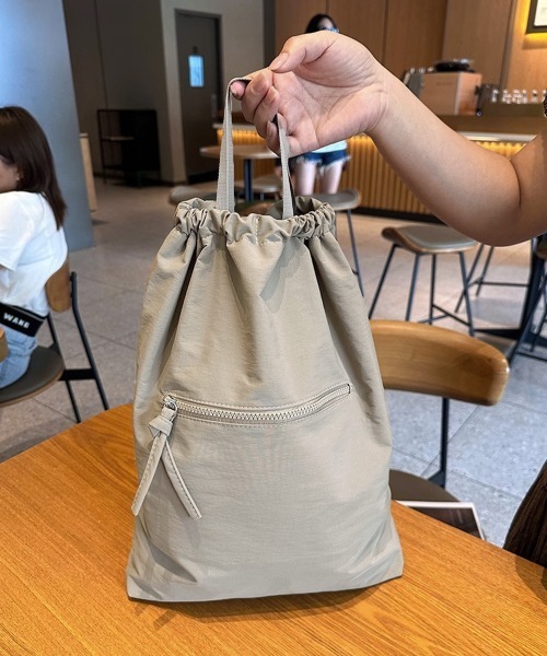 Miniministore(ミニミニストア)の「リュックサック ドローストリングリュック(バックパック/リュック・レディース・ブラック/グレイッシュベージュ・FREE)」の16枚目の写真