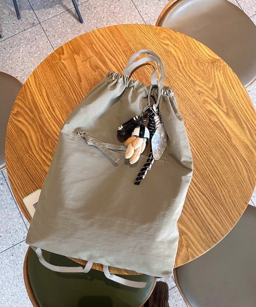 Miniministore(ミニミニストア)の「リュックサック ドローストリングリュック(バックパック/リュック・レディース・ブラック/グレイッシュベージュ・FREE)」の18枚目の写真