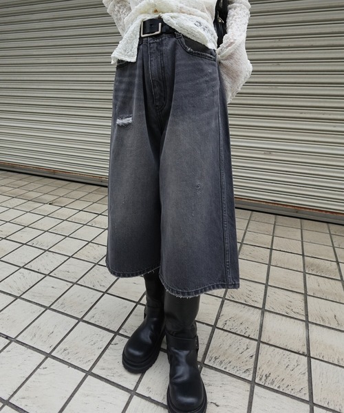 Ameri(アメリ)の「LOOSE DENIM HALF PANTS(デニムパンツ・レディース・ブラック/ブルー・26inch/25inch/24inch)」の1枚目の写真