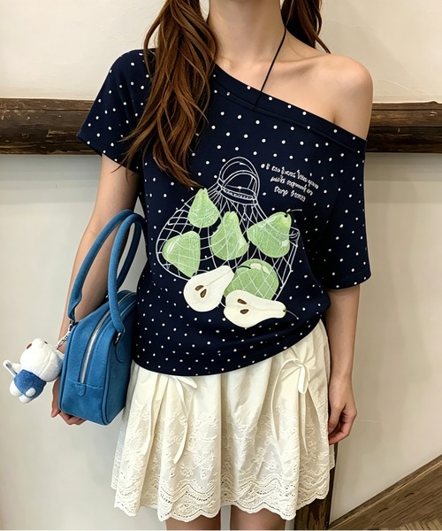GEMEDA（ジェメダ）の「ドット柄ワンショルダープリントTシャツ／アニマル＆フルーツグラフィックトップス（Tシャツ/カットソー・レディース・ネイビー/グリーン/ホワイト・M）」の3枚目の写真