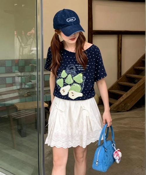 GEMEDA（ジェメダ）の「ドット柄ワンショルダープリントTシャツ／アニマル＆フルーツグラフィックトップス（Tシャツ/カットソー・レディース・ネイビー/グリーン/ホワイト・M）」の7枚目の写真
