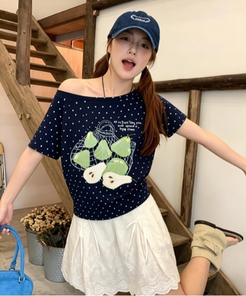 GEMEDA（ジェメダ）の「ドット柄ワンショルダープリントTシャツ／アニマル＆フルーツグラフィックトップス（Tシャツ/カットソー・レディース・ネイビー/グリーン/ホワイト・M）」の5枚目の写真
