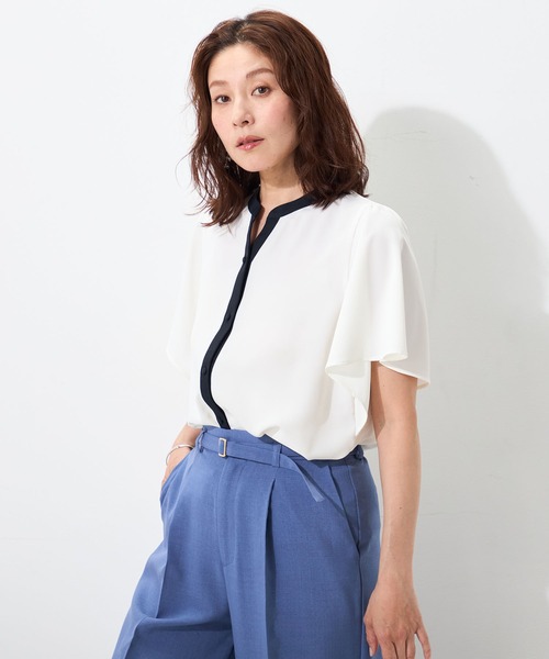GALLORIA(ギャローリア)の「【接触冷感・ウォッシャブル】配色スキッパーブラウス(シャツ/ブラウス・レディース・オフホワイト/ネイビー/ライトグレー・M/L/S/LL)」の1枚目の写真