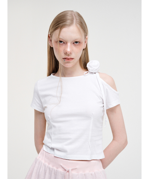 ETMON(エトモン)の「Shoulder Corsage T-Shirt, White(Tシャツ/カットソー・レディース・その他・FREE)」の3枚目の写真