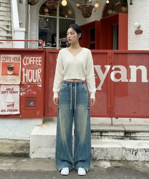 BASIC LABEL（ベーシックラベル）の「Curve side pintuck wide denim pants 3 Color [BLBD_4502]（デニムパンツ・レディース・チャコール/ライトブルー/ブルー・SMALL/MEDIUM/LARGE）」の7枚目の写真