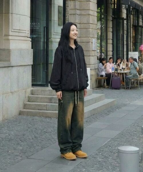 BASIC LABEL（ベーシックラベル）の「Curve side pintuck wide denim pants 3 Color [BLBD_4502]（デニムパンツ・レディース・チャコール/ライトブルー/ブルー・SMALL/MEDIUM/LARGE）」の8枚目の写真