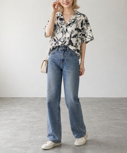 Belle Cie(ベルシー)の「モノトーンボタニカル柄|オープンカラー開襟5分袖シャツ大人リゾート夏の主役(シャツ/ブラウス・レディース・ホワイト・FREE)」の8枚目の写真