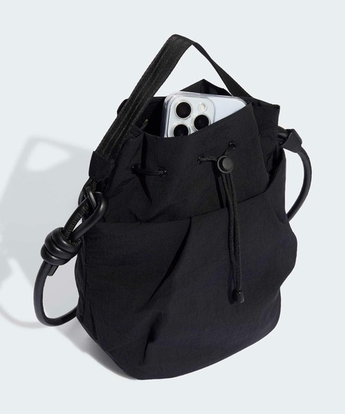 adidas(アディダス)の「FAVORITE SMALL BAG / アディダス adidas(ショルダーバッグ・レディース・ブラック・FREE)」の4枚目の写真