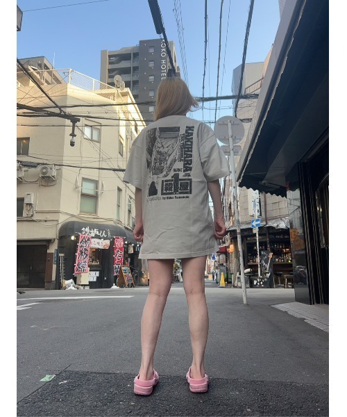 ハードコアチョコレート(ハードコアチョコレート)の「殺し屋1 KAKIHARA VS SUZUKI(沸騰油グレージュ)(Tシャツ/カットソー・メンズ・ナチュラル・XX-LARGE/X-LARGE/LARGE)」の12枚目の写真
