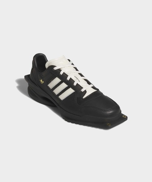 adidas（アディダス）の「フォーラム キュビズム / アディダスオリジナルス adidas Originals（スニーカー・レディース・ブラック・22.0cm/22.5cm/23.0cm/25.5cm/26.0cm/26.5cm/27.0cm/27.5cm/28.0cm/24.5cm/25.0cm/23.5cm/24.0cm）」の4枚目の写真
