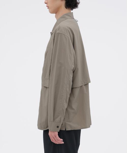 MARGARET HOWELL(マーガレットハウエル)の「RECYCLED TASLAN NYLON TAFFETA SHIRT(シャツ/ブラウス・メンズ・ベージュ系その他4/ネイビー系1・MEDIUM/LARGE/X-LARGE)」の6枚目の写真