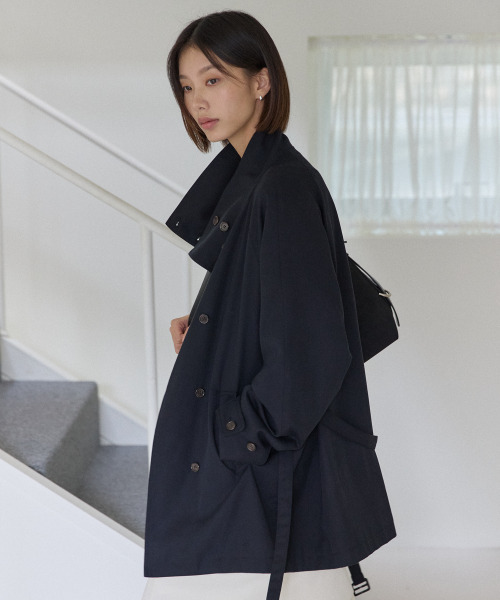 OURHOPE（アワーホープ）の「ハイネックベルトハーフトレンチコート - ダークネイビー（トレンチコート・レディース・ダークネイビー・ONE）」の2枚目の写真