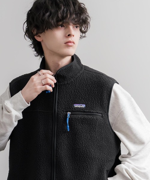 patagonia(パタゴニア)の「Patagonia パタゴニア M S RETRO PILE VEST レトロパイルフリースベスト/ワンポイントロゴ入りスタンドカラーフルジップボアベスト(ベスト・メンズ・アイボリー/ブラック・XL/M/L/S)」の4枚目の写真