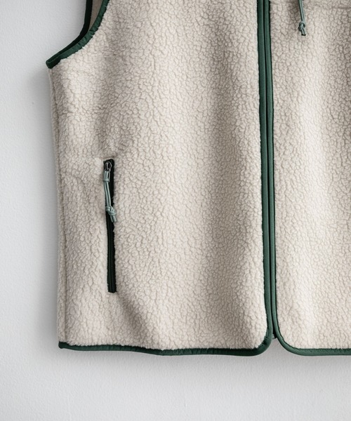patagonia(パタゴニア)の「Patagonia パタゴニア M S RETRO PILE VEST レトロパイルフリースベスト/ワンポイントロゴ入りスタンドカラーフルジップボアベスト(ベスト・メンズ・アイボリー/ブラック・XL/M/L/S)」の20枚目の写真