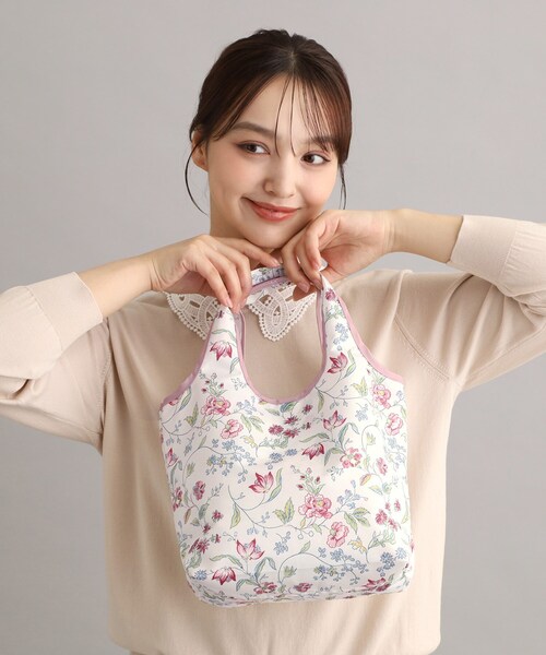 LAURA ASHLEY(ローラアシュレイ)の「アーシャ柄 パッカブル トートバッグ S(トートバッグ・レディース・ピンク系5/ブルー系・00)」の3枚目の写真