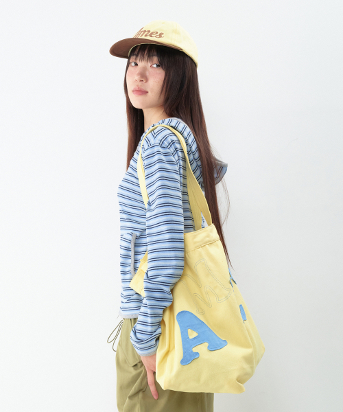 AMESWORLDWIDE（アメスワールドワイド）の「BIG TYPO APPLIQUE SHOULDER BAG YELLOW（ショルダーバッグ・レディース・その他・FREE）」の3枚目の写真