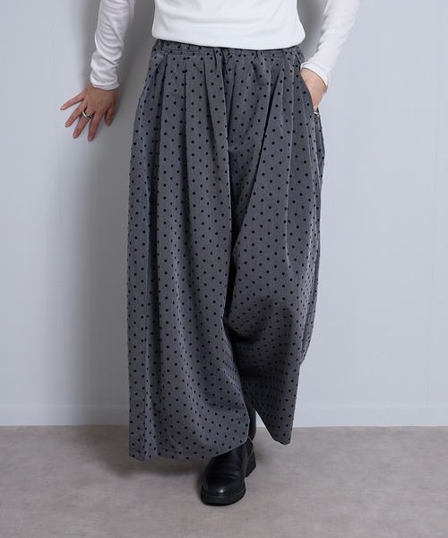 vent blanc（ヴァンブラン）の「VB:denicher デニシェ　T/R フロッキー ドット オーバル パンツ（その他パンツ・レディース・ブラック/チャコール・FREE）」の2枚目の写真