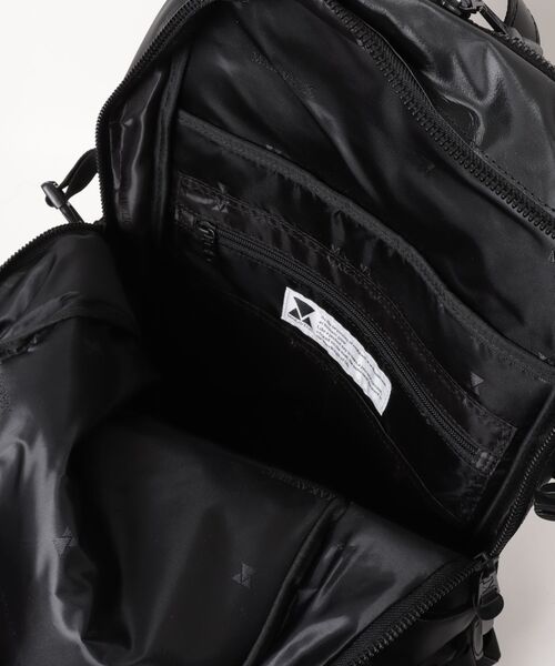 MAKAVELIC(マキャベリック)の「【NO】【MAKAVELIC】【MAKAVELICマキャベリック MONARCA CP312】(バックパック/リュック・メンズ・ブラック・FREE)」の4枚目の写真