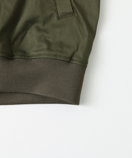 URBAN RESEARCH（アーバンリサーチ）の「UR MA-1（MA-1・メンズ・インディゴブルー/カーキ/ブラック・MEDIUM/LARGE）」の6枚目の写真