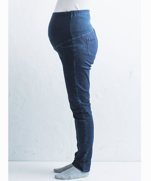 フェリシモMama（フェリシモママ）の「リブ　イン　コンフォート　お腹をしめつけずサポート！　ソフトフィットリブのマタニティパンツ〈デニム〉（マタニティウェア/グッズ・レディース・インディゴブルー・LARGE/MEDIUM/SMALL/NM/NS）」の5枚目の写真