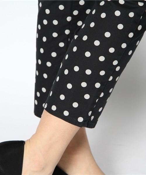 green label relaxing(グリーンレーベルリラクシング)の「GC C/PU DOT PRT サブリナパンツ(その他パンツ・レディース・ベージュ/ネイビー・36/38/40)」の7枚目の写真