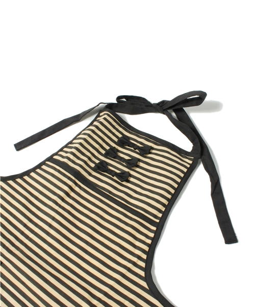 TOCCA（トッカ）の「ＳＴＲＩＰＥＤ　ＡＰＲＯＮエプロン（その他・レディース・ブラック系5・F）」の2枚目の写真