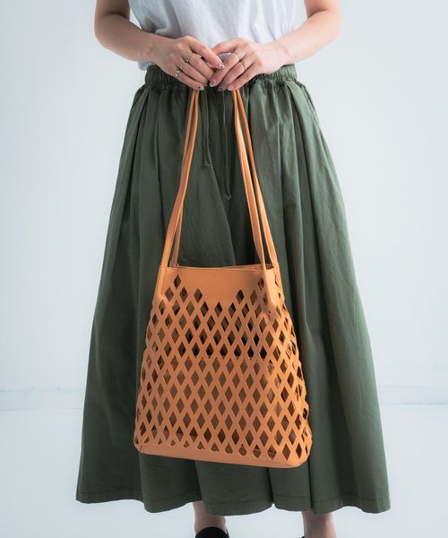 Libra Cue(リブラ キュー)の「【Libra】合皮メッシュショルダーBAG(ショルダーバッグ・レディース・ホワイト/ブラック/ベージュ・FREE)」の3枚目の写真