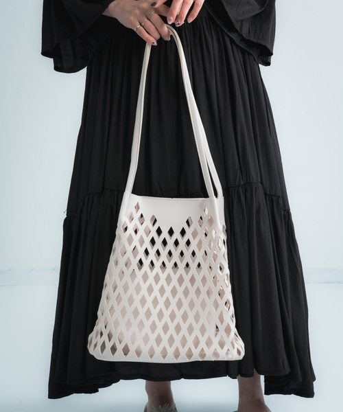 Libra Cue(リブラ キュー)の「【Libra】合皮メッシュショルダーBAG(ショルダーバッグ・レディース・ホワイト/ブラック/ベージュ・FREE)」の2枚目の写真