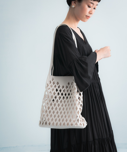 Libra Cue(リブラ キュー)の「【Libra】合皮メッシュショルダーBAG(ショルダーバッグ・レディース・ホワイト/ブラック/ベージュ・FREE)」の9枚目の写真