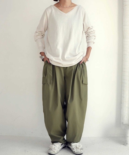 antiqua(アンティカ)の「コットンVネックニット(ニット/セーター・レディース・ブラック/オフホワイト/ベージュ系その他/オートミール/ベージュ/レッド/杢グレー・S/M/L)」の14枚目の写真