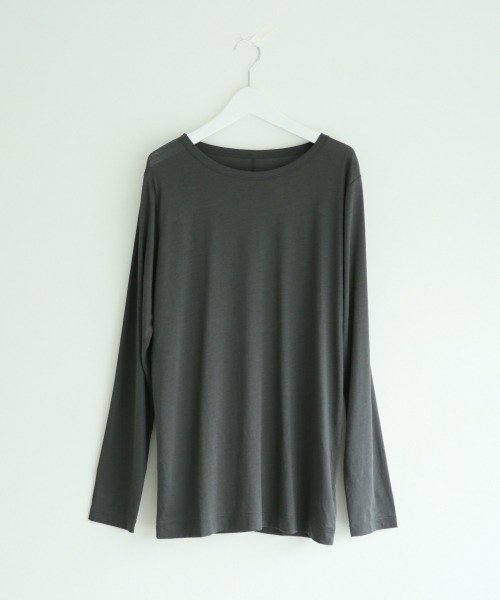 LOWRYS FARM(ローリーズファーム)の「【WEB限定】ロンT 857265(Tシャツ/カットソー・レディース・チャコールグレー/オフホワイト/アイボリー/ブラック/カーキ・FREE)」の4枚目の写真