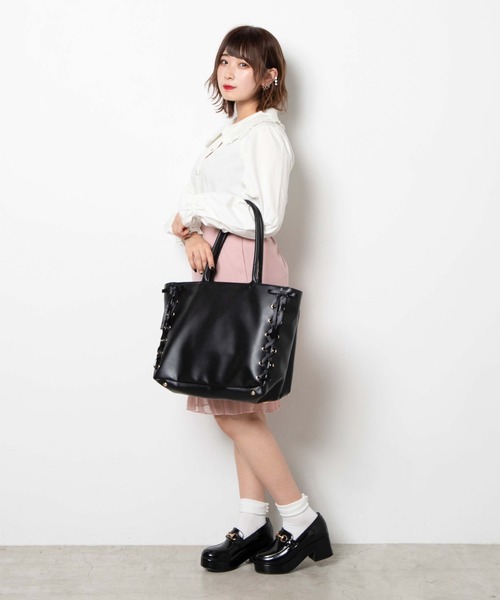 WEGO(ウィゴー)の「WEGO/【Lサイズ】レースアップフェイクレザーデコルームトートバッグ(トートバッグ・レディース・ホワイト/ブラック・FREE)」の20枚目の写真