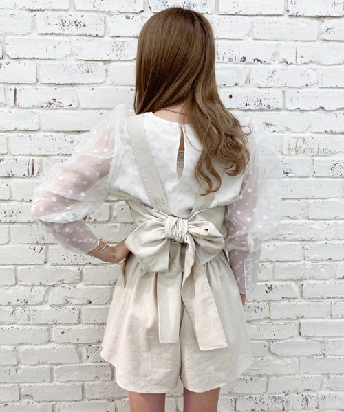 one after another NICE CLAUP（ワンアフターアナザーナイスクラップ）の「モノトーンミニサロペット（サロペット/オーバーオール・レディース・アイボリー/ブラック・FREE）」の6枚目の写真