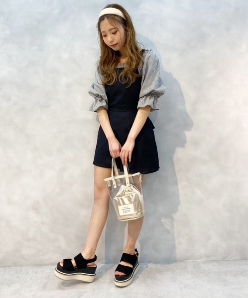 one after another NICE CLAUP（ワンアフターアナザーナイスクラップ）の「モノトーンミニサロペット（サロペット/オーバーオール・レディース・アイボリー/ブラック・FREE）」の4枚目の写真